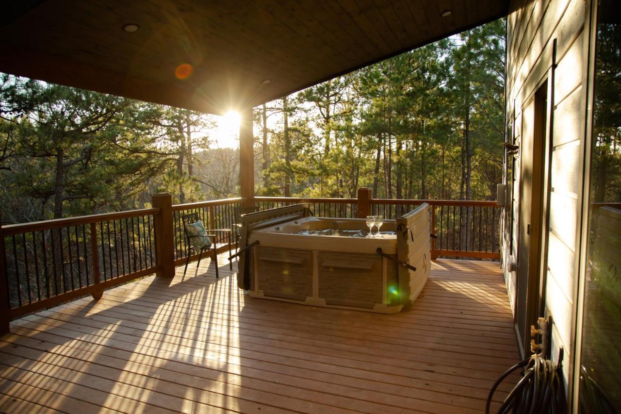 New Luxury Cabin, Hot Tub, Forest Views,Hotel Style Amenities Broken Bow Eksteriør billede