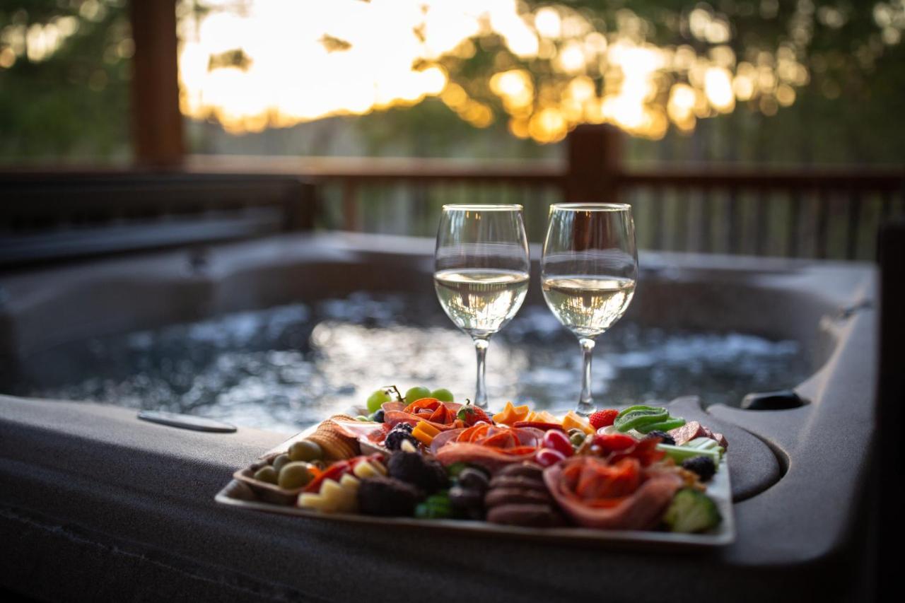 New Luxury Cabin, Hot Tub, Forest Views,Hotel Style Amenities Broken Bow Eksteriør billede